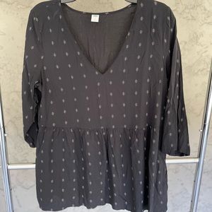 Old Navy 3/4 black peplum top with geometric pattern. Size: large